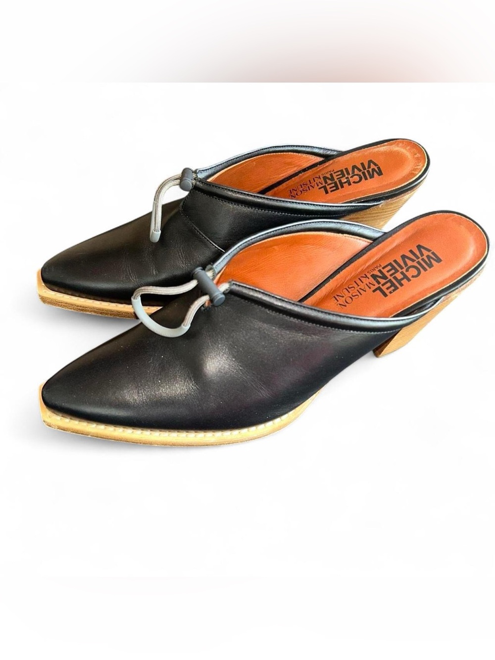 Michael Vivene MAISON KITSUNE Black Leather Pointed Toe Slip-On Mules